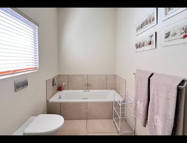 2 BEDROOM FREESTANDING TO LET IN RENISHAW HILLS